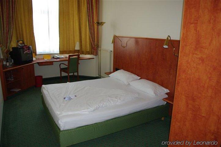 1, 2, Sleep Boardinghouse Unterschleissheim Zentrum Esterno foto