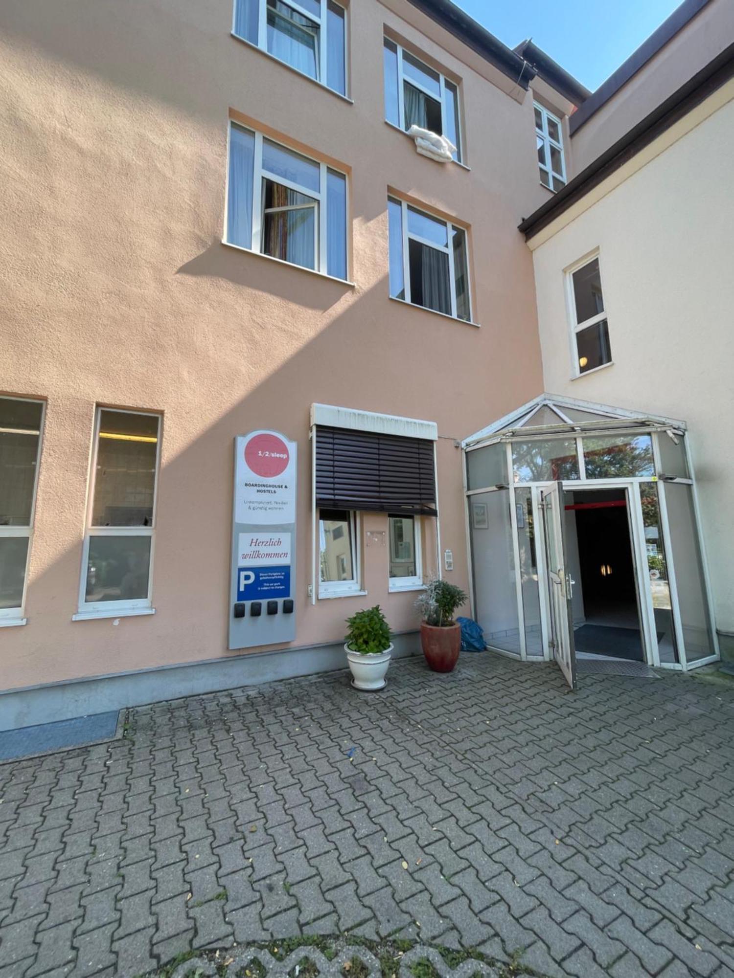 1, 2, Sleep Boardinghouse Unterschleissheim Zentrum Esterno foto